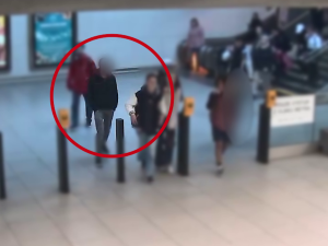 VIDEO: Muž ukazoval nezletilým chlapcům v metru porno, některé i sledoval