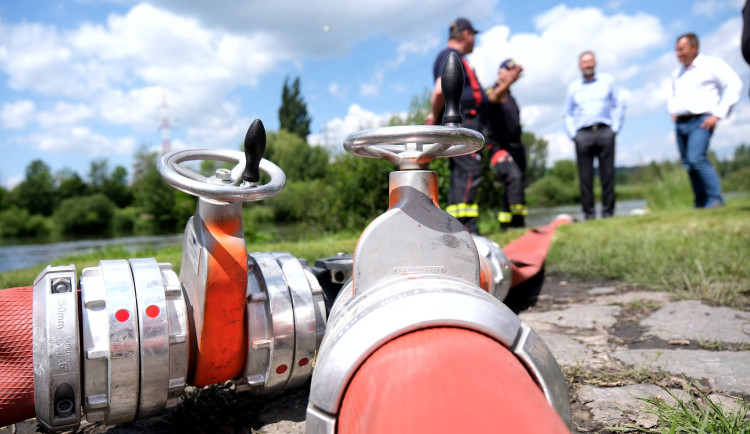 Pražští hasiči prošli výcvikem s velkokapacitními čerpadly