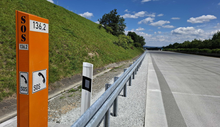 Na dálnici D5 končí oprava povrchu osm kilometrů dlouhého úseku u Rozvadova ve směru do Německa