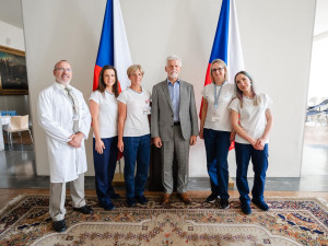 Prezident Pavel daroval krev. Vyzval zdravé lidi, ať udělají to stejné