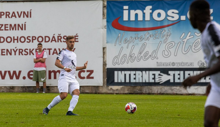 Do Zbrojovky přichází jako posila kapitán Vyškova. Do brány jde gólman z Teplic
