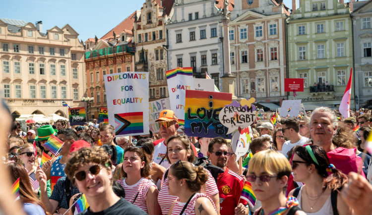 Průvod Prague Pride projde centrem Prahy v sobotu 10. srpna. Lidé zamíří z Václaváku na Letnou