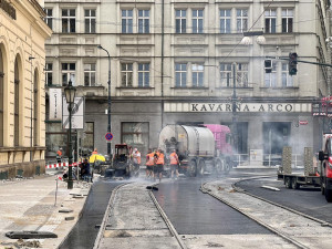 Tramvaje se na Masaryčku vrátí o deset dní dřív. V centru města ale začíná další výluka