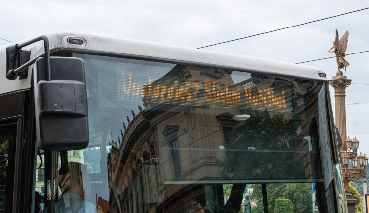 Zvyknout si na zastávky na znamení pomůže cestujícím v Praze i nové hlášení v autobusech