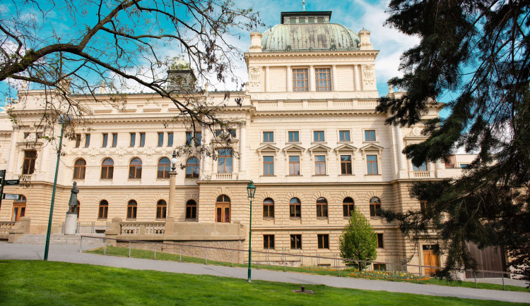 Divadlo J. K. Tyla loni odehrálo 558 představení pro 165 841 diváků. Návštěvnost vyletěla na 92 procent