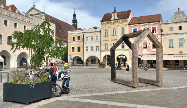 Umění je opět ve městě, umělecký festival přivezl do jižních Čech téměř tři desítky soch