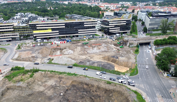 Začne demolice poslední části Libeňského mostu. Dopravu mezi Libní a Karlínem to omezí na týden