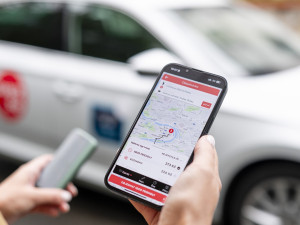 Svez.se: první taxislužba v České republice nabízí IQOS friendly vozy