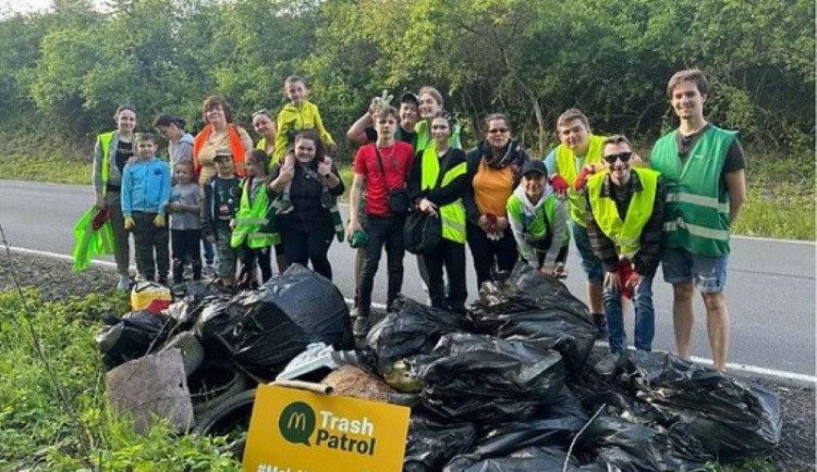 Trash Patrols brázdí ulice měst při McDonald's restauracích po celý rok
