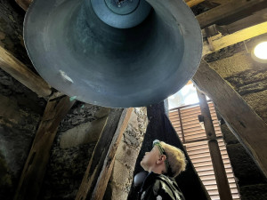 Nejmladší zvoník v Česku společně s tatínkem odhaluje ukrytá tajemství věží a zvoniček