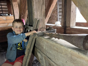 Nejmladší zvoník v Česku společně s tatínkem odhaluje ukrytá tajemství věží a zvoniček