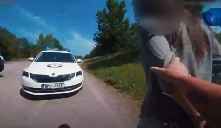 Auto prosvištělo před policejním radarem na padesátce rychlostí 99 km/h. Co se stalo dál, nikdo nečekal