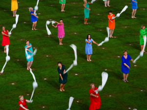 FOTOGALERIE: Prapor od prezidenta, déšť a plný Eden. Podívejte se, jak vypadala první hromadná skladba všesokolského sletu