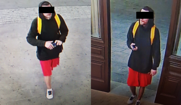 Kriminalisté vyšetřují závažný případ násilí proti skupině obyvatel. Pátrali po totožnosti muže na snímku