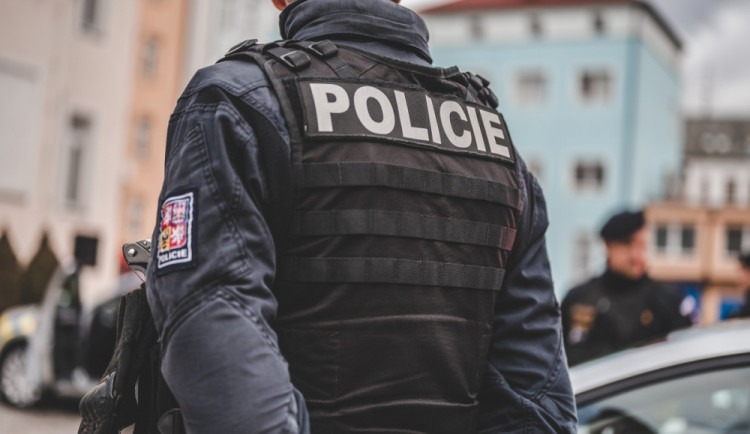 Policisté vyšetřují střelbu v Řepích. Po pachateli pátrají
