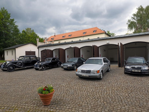 FOTO: Všechny prezidentské vozy. Petr Pavel zahájil v Lánech unikátní výstavu