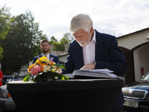FOTO: Všechny prezidentské vozy. Petr Pavel zahájil v Lánech unikátní výstavu
