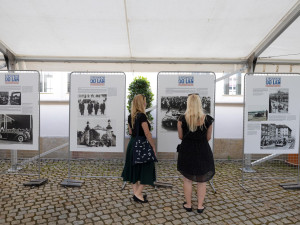 FOTO: Všechny prezidentské vozy. Petr Pavel zahájil v Lánech unikátní výstavu