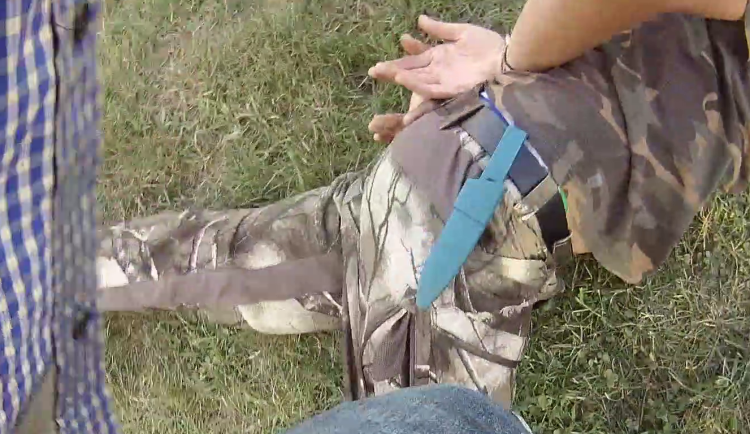 Útočník měl nůž a katanu.