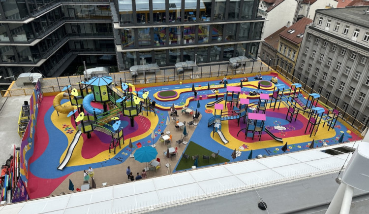 Venkovní hřiště na Máji nemá povolení, mělo tam být parkoviště