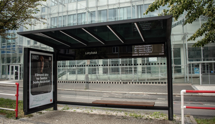 Na tabuli se vejdou informace o pěti spojích.