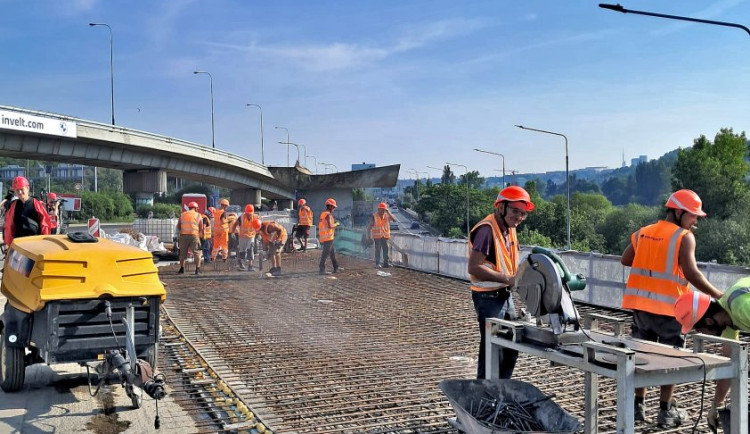 Poslední část opravy Barrandovského mostu začne na konci srpna