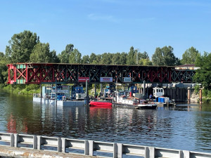 Na stavbě Dvoreckého mostu začíná příprava na betonování mostovky