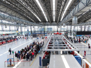 Pražské letiště také postihl výpadek odbavovacího systému, pozastavilo spoje do Amsterdamu a Curychu