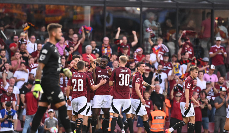 Fotbalisté Sparty na úvod ligy zdolali po obratu Pardubice 2:1