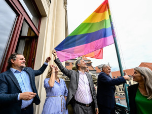 Duha bude. Magistrát při příležitosti festivalu Prague Pride vyvěsí vlajky
