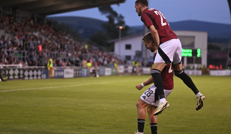 Fotbalisté Sparty vstoupili do kvalifikace LM výhrou 2:0 na hřišti Shamrocku
