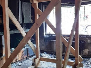 Pražští hasiči v sobotu zasahovali hned dvakrát ve Strašnicích. Stihli také zachránit srnku z výkopu