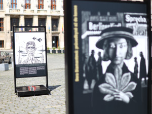 Venkovní výstava na Mariánském náměstí demytizuje život Franze Kafky