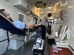 Praha potřebuje dárce krve a kostní dřeně, chybí jich tisíce. Chodí raději prodávat plazmu