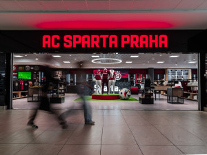 Pražské letiště má první sportovní fanshop, nakoupí tam příznivci fotbalové Sparty