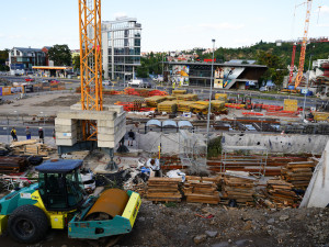 FOTOGALERIE: Praha rozkopaná. Podívejte se, jak postupují práce na Václaváku nebo u Lihovaru