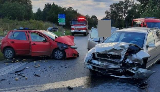 Nepozornost při odbočování zavinila střet dvou vozidel u Jihlavského tunelu