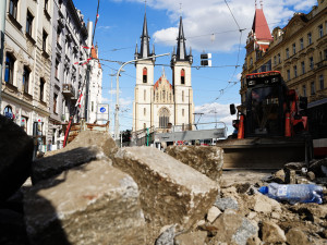 FOTOGALERIE: Praha rozkopaná. Podívejte se na zaprášené Holešovice a oplocenou Pankrác