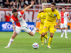 Fotbalisté pražské Slavie slaví výhru nad Olomoucí. Sešívaní si zatím drží neporazitelnost v sezóně