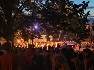 Slavnostní zahájení odstartovalo festival nového cirkusu a divadla Letní Letná