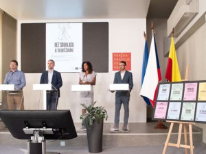 Neziskovka Konsent a organizace Ropid spustili kampaň Obtěžování do MHD nepatří