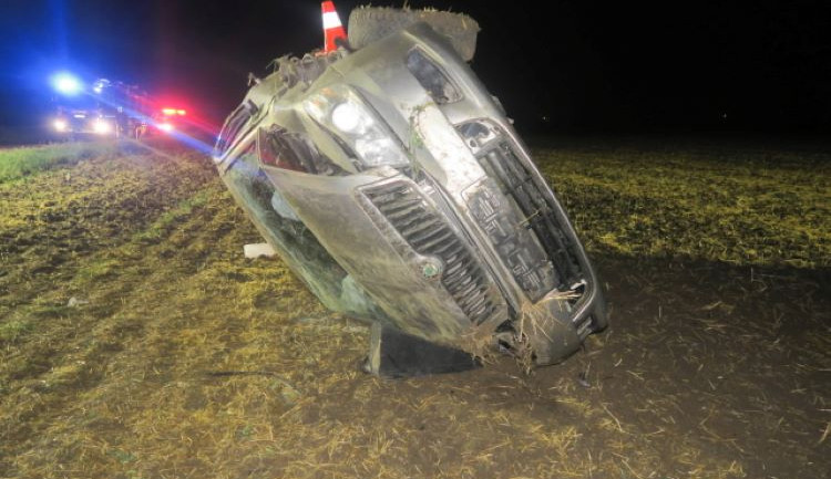 Mladík, kterého na Přerovsku vyprošťovali z auta hasiči, měl skoro tři promile. Hrozí mu vězení