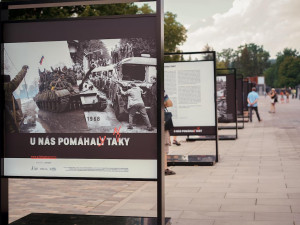 Motorkáři před rozhlasem, promítání filmu Vlny u Strakovky. Výročí okupace připomene v Praze několik akcí