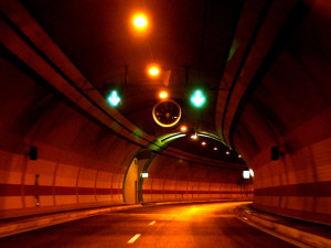 Tunel Mrázovka slaví výročí, řidičům slouží už dvacet let