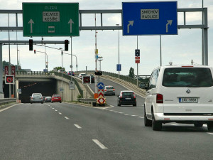 Tunel Mrázovka slaví výročí, řidičům slouží už dvacet let