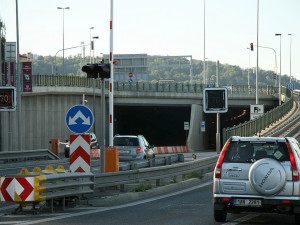 Tunel Mrázovka slaví výročí, řidičům slouží už dvacet let