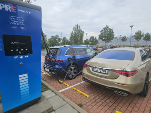 Praha je na elektromobilitu připravena, dobíjecích stanic je dost. Chybí jen auta, říká šéf Emobility PRE