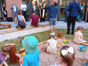 Pražské arcibiskupství koupilo na Smíchově 114 bytů, otevřelo tam školku