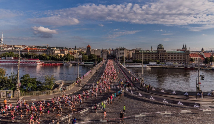 lo%nský ročník závodu Birell Grand Prix