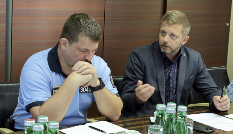 Odbory mají příslib růstu platů, reagoval Rakušan na chystaný protest policistů